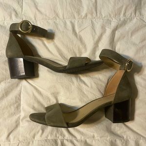 Michael Kors kitten heels 1” Olive green size 7 1/2